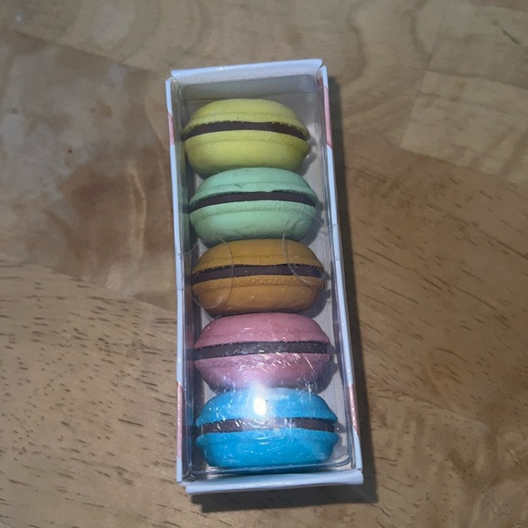 Macaron Eraser Set (New) - Picture 4 of 6